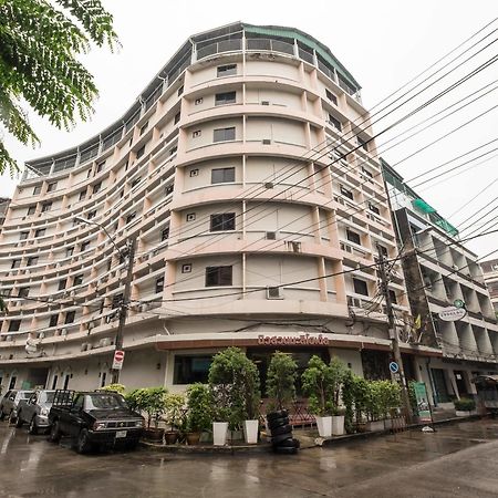 New Suanmali Hotel Банкок Екстериор снимка