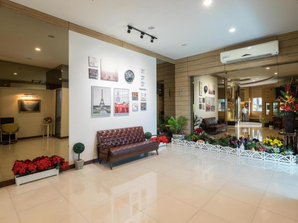 New Suanmali Hotel Банкок Екстериор снимка