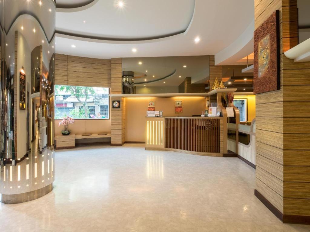 New Suanmali Hotel Банкок Екстериор снимка
