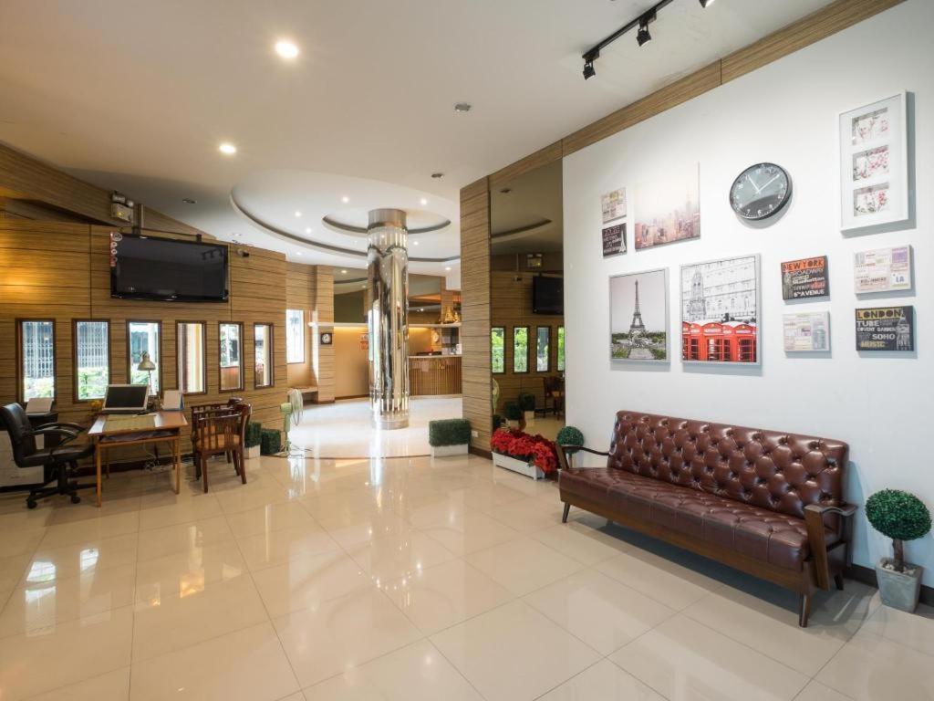 New Suanmali Hotel Банкок Екстериор снимка