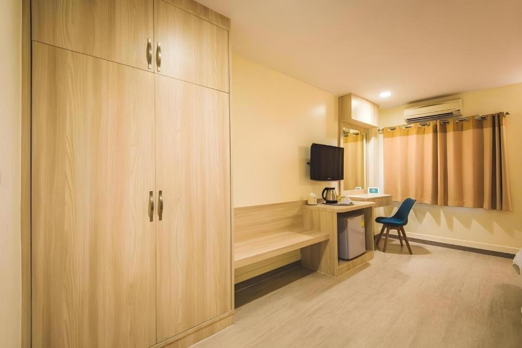 New Suanmali Hotel Банкок Екстериор снимка