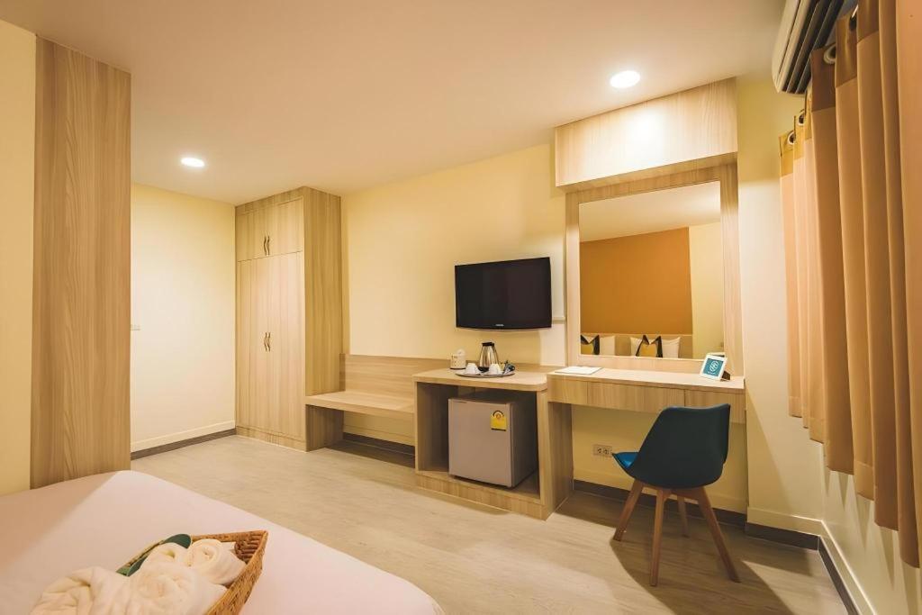 New Suanmali Hotel Банкок Екстериор снимка