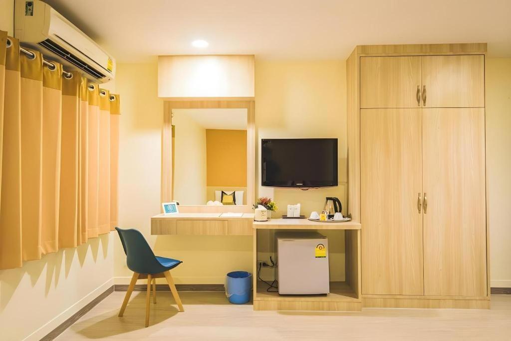 New Suanmali Hotel Банкок Екстериор снимка