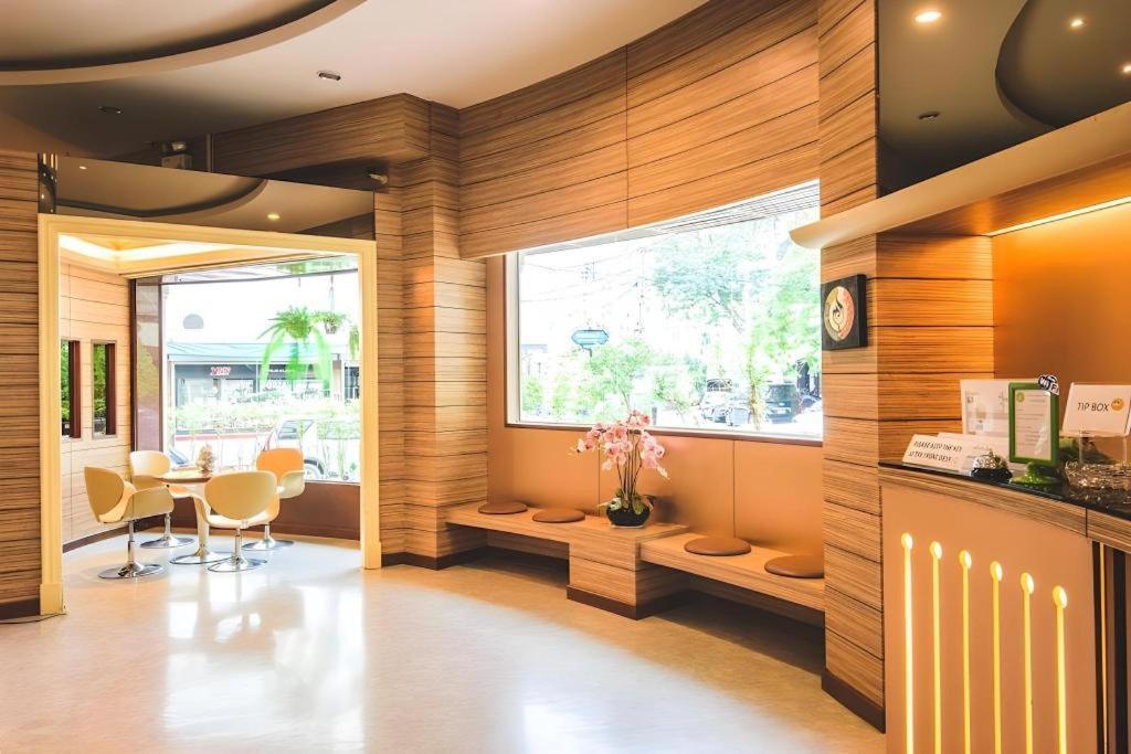 New Suanmali Hotel Банкок Екстериор снимка