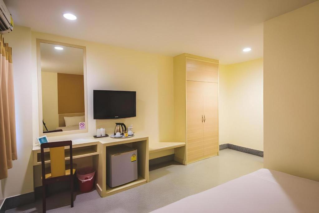New Suanmali Hotel Банкок Екстериор снимка