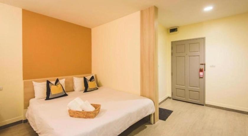 New Suanmali Hotel Банкок Екстериор снимка