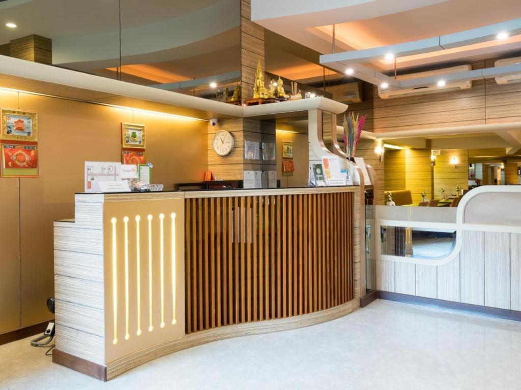 New Suanmali Hotel Банкок Екстериор снимка