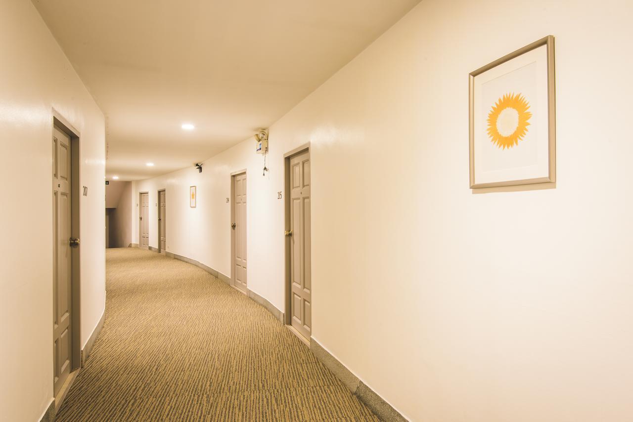 New Suanmali Hotel Банкок Екстериор снимка