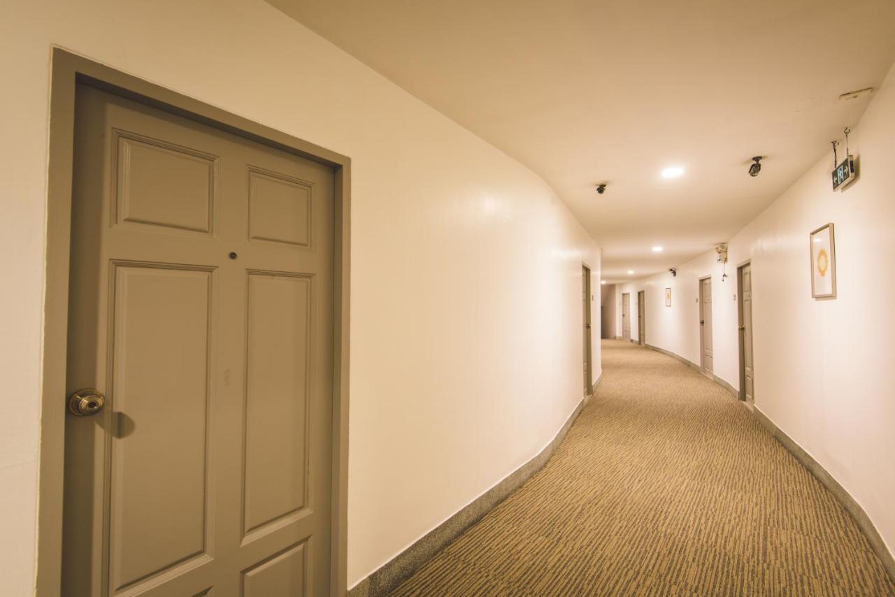 New Suanmali Hotel Банкок Екстериор снимка